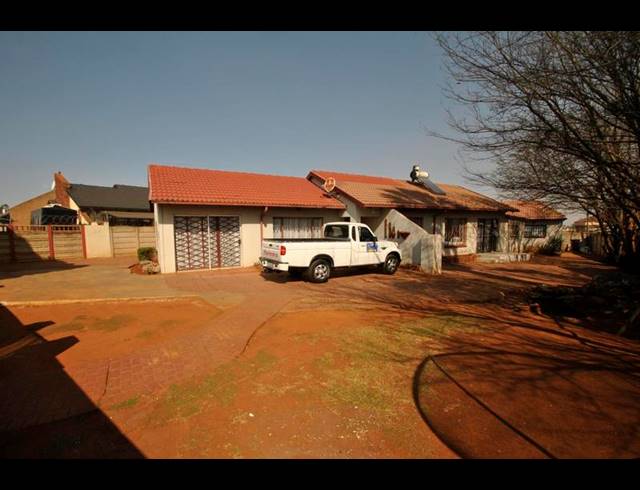 8 BEDROOM HOUSE FOR SALE IN DAWN PARK